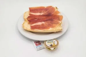 Tostadas (Enteras) con jamón, aceite y sal